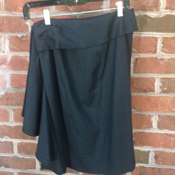 Grey flannel skirt with side ruffle - Picture 2 of 3